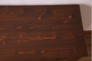 レトロ家具 昭和レトロ ヒノキ材製天板 シンプルさが魅力の鉄脚ローボード(ローチェスト)(2)