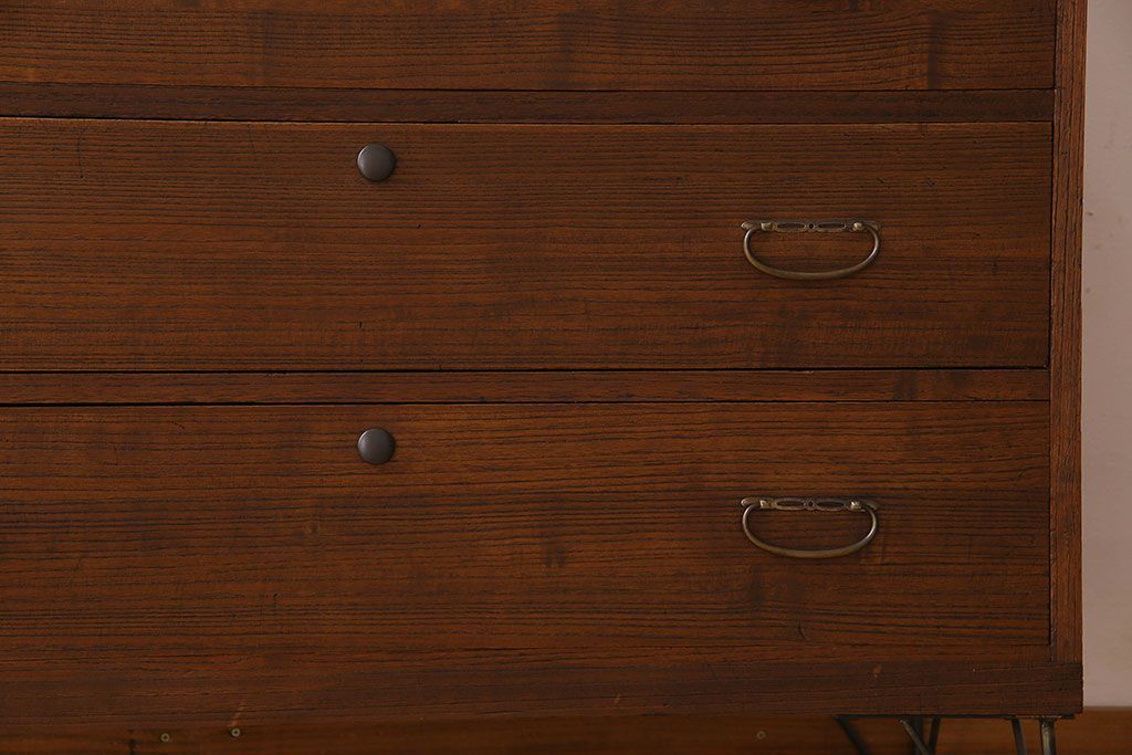 レトロ家具 昭和レトロ ヒノキ材製天板 シンプルさが魅力の鉄脚ローボード(ローチェスト)(2)