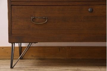 レトロ家具 昭和レトロ ヒノキ材製天板 シンプルさが魅力の鉄脚ローボード(ローチェスト)(2)