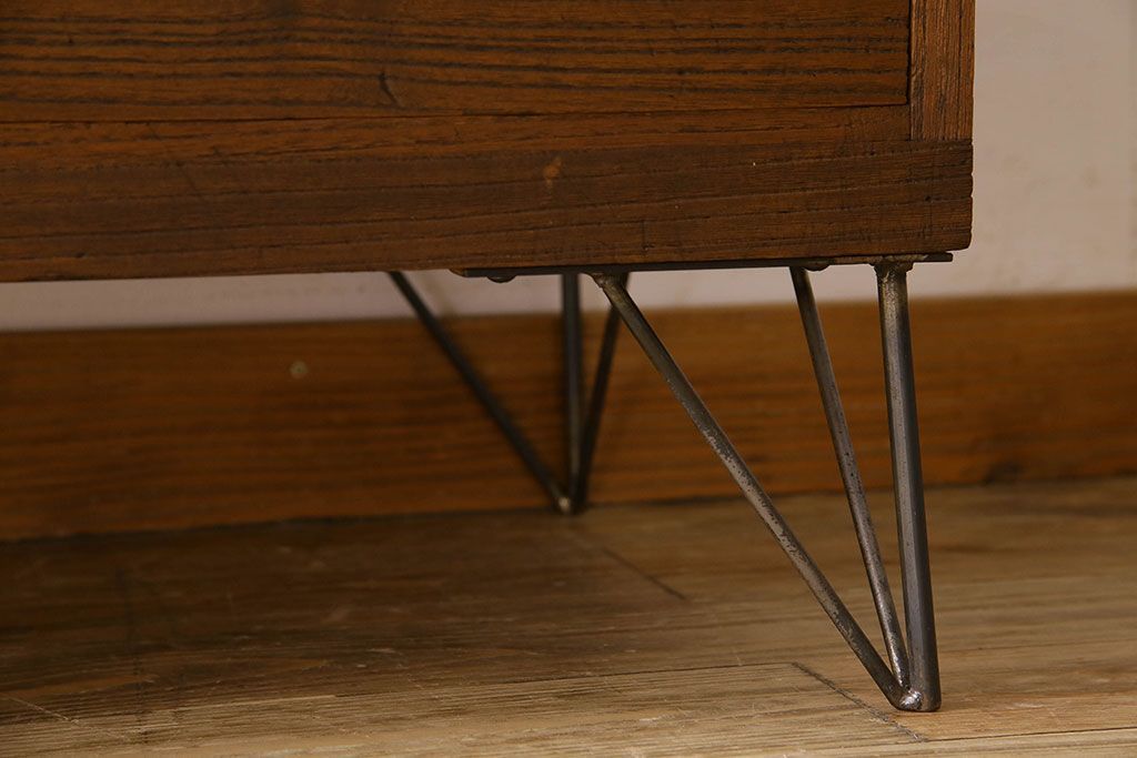 レトロ家具 昭和レトロ ヒノキ材製天板 シンプルさが魅力の鉄脚ローボード(ローチェスト)(2)