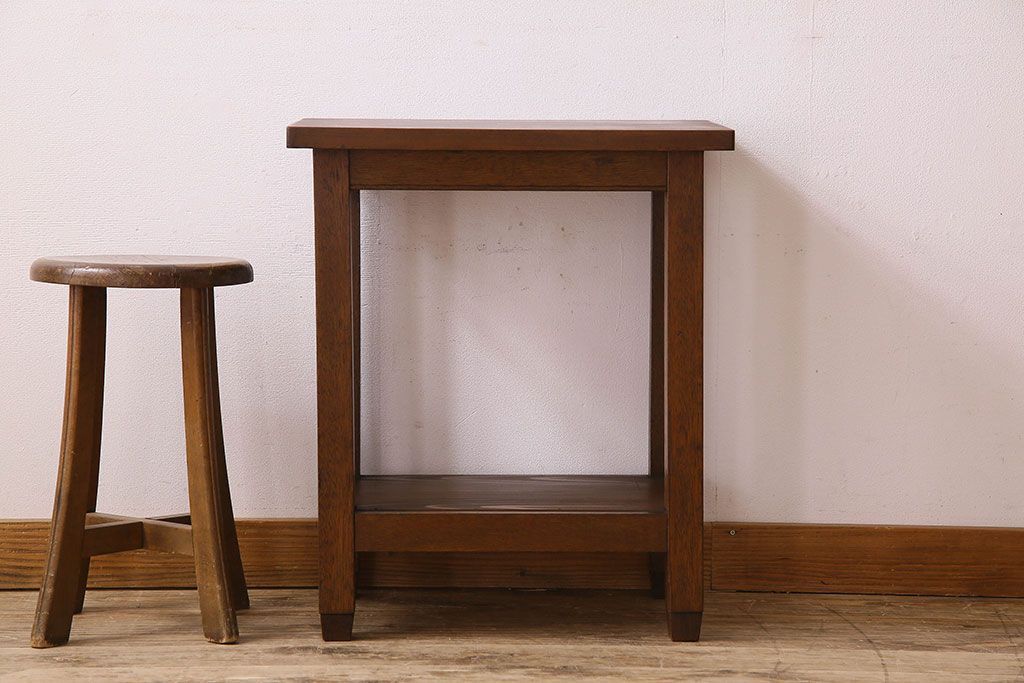 レトロ家具　昭和レトロ　棚付き!小振りなサイズのすっきりとしたサイドテーブル(花台)