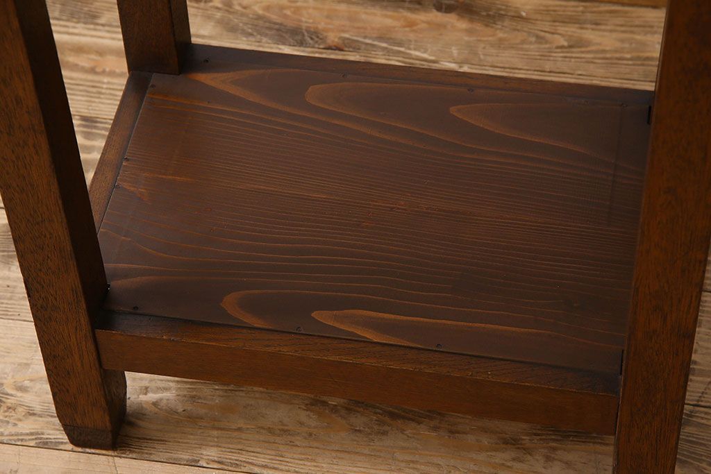 レトロ家具　昭和レトロ　棚付き!小振りなサイズのすっきりとしたサイドテーブル(花台)