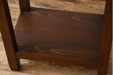 レトロ家具　昭和レトロ　棚付き!小振りなサイズのすっきりとしたサイドテーブル(花台)