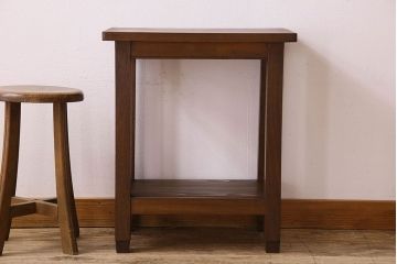 レトロ家具　昭和レトロ　棚付き!小振りなサイズのすっきりとしたサイドテーブル(花台)