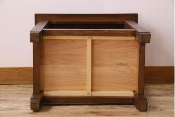 レトロ家具　昭和レトロ　棚付き!小振りなサイズのすっきりとしたサイドテーブル(花台)