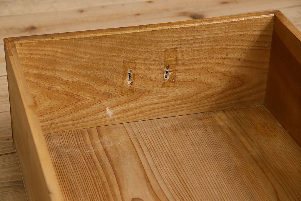 レトロ家具　昭和レトロ　大振りサイズ　古い木味が素敵な2杯小引出し
