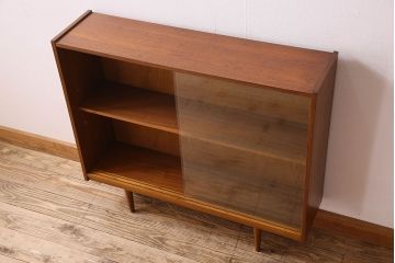 ヴィンテージ家具　北欧ビンテージ　チーク材　上品さが魅力のディスプレイラック(陳列棚、収納棚、戸棚)