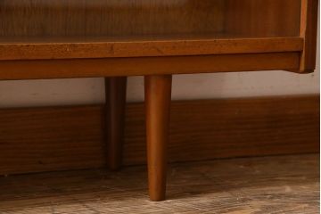 ヴィンテージ家具　北欧ビンテージ　チーク材　上品さが魅力のディスプレイラック(陳列棚、収納棚、戸棚)
