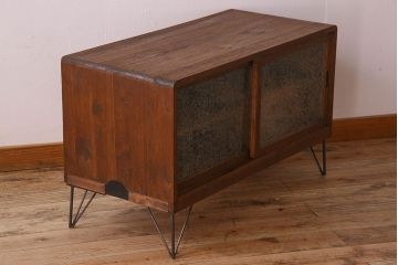 レトロ家具　昭和レトロ　結霜ガラス　使い込まれた風合いが素敵な鉄脚ローボード(ローチェスト)