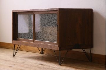 レトロ家具　昭和レトロ　結霜ガラス　使い込まれた風合いが素敵な鉄脚ローボード(ローチェスト)
