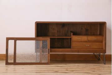 レトロ家具　昭和レトロ　結霜ガラス　使い込まれた風合いが素敵な鉄脚ローボード(ローチェスト)