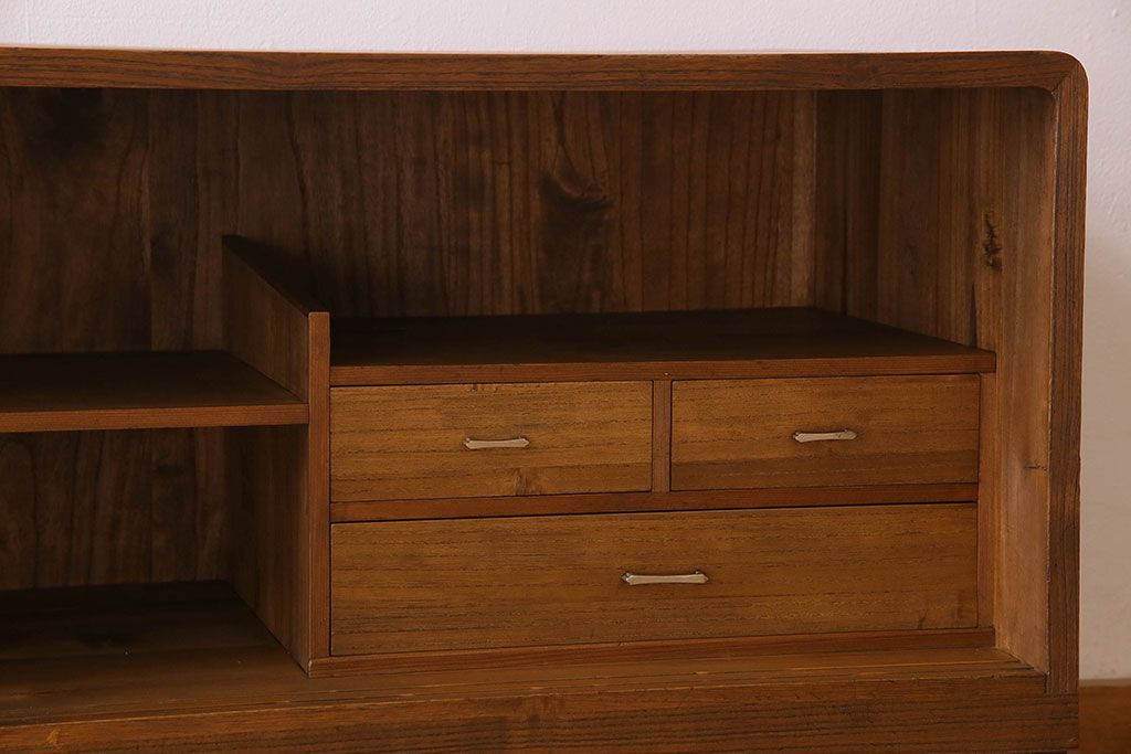 レトロ家具　昭和レトロ　結霜ガラス　使い込まれた風合いが素敵な鉄脚ローボード(ローチェスト)