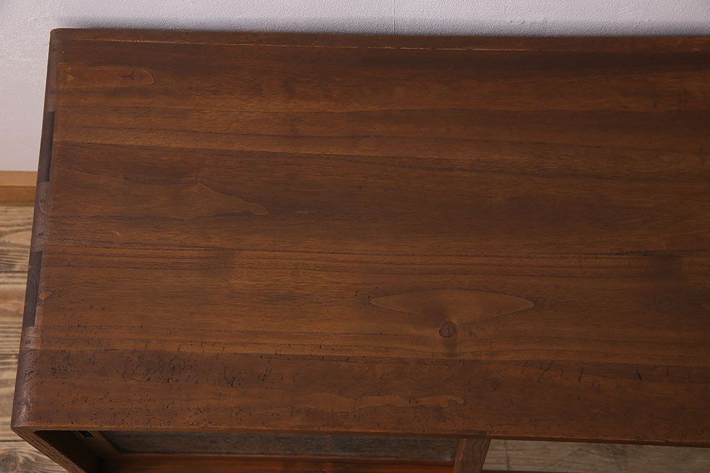 レトロ家具　昭和レトロ　結霜ガラス　使い込まれた風合いが素敵な鉄脚ローボード(ローチェスト)