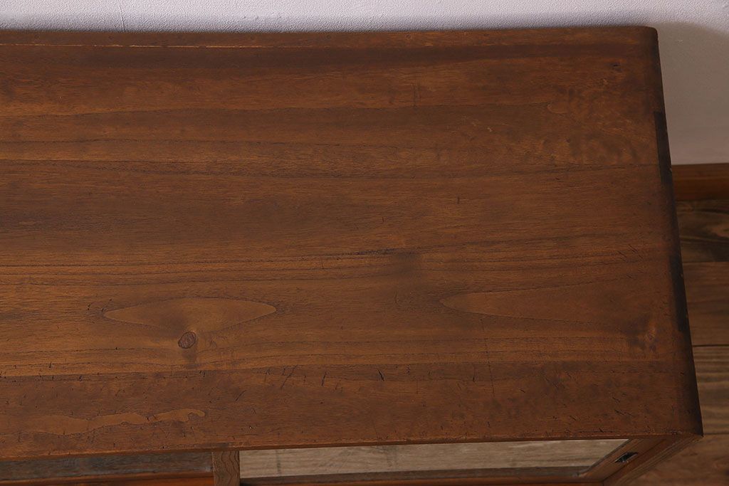 レトロ家具　昭和レトロ　結霜ガラス　使い込まれた風合いが素敵な鉄脚ローボード(ローチェスト)