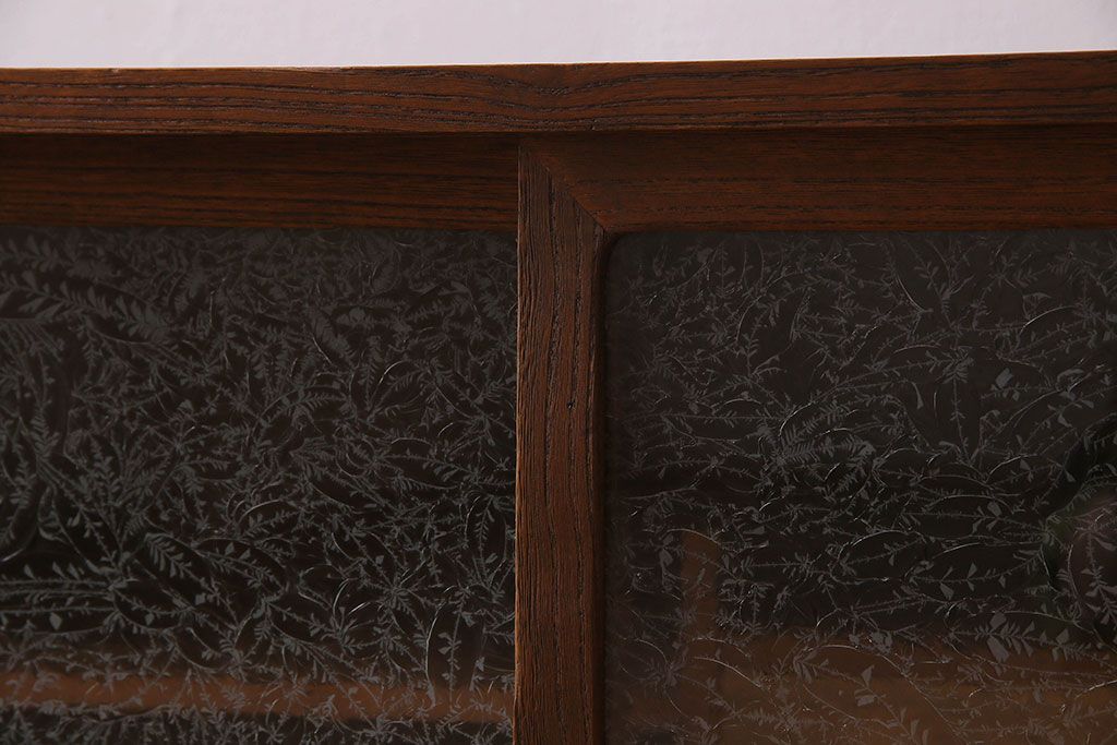 レトロ家具　昭和レトロ　結霜ガラス　使い込まれた風合いが素敵な鉄脚ローボード(ローチェスト)