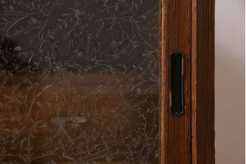 レトロ家具　昭和レトロ　結霜ガラス　使い込まれた風合いが素敵な鉄脚ローボード(ローチェスト)