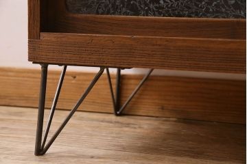 レトロ家具　昭和レトロ　結霜ガラス　使い込まれた風合いが素敵な鉄脚ローボード(ローチェスト)
