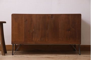 レトロ家具　昭和レトロ　結霜ガラス　使い込まれた風合いが素敵な鉄脚ローボード(ローチェスト)