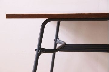 アンティーク家具　オーク材製天板　ペイントが素敵な鉄脚テーブル(平机)(1)