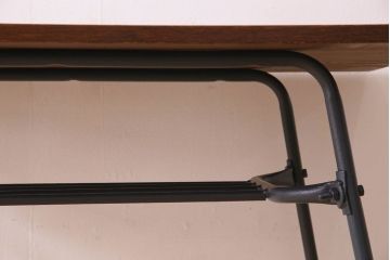 アンティーク家具　オーク材製天板　ペイントが素敵な鉄脚テーブル(平机)(1)