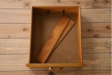 ヴィンテージ家具　イギリスビンテージ　珍しいデザインのサイドボード(収納棚、飾り棚、食器棚)