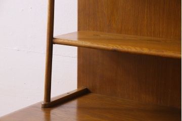 ヴィンテージ家具　イギリスビンテージ　珍しいデザインのサイドボード(収納棚、飾り棚、食器棚)