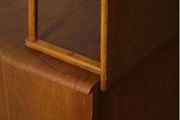 ヴィンテージ家具　イギリスビンテージ　珍しいデザインのサイドボード(収納棚、飾り棚、食器棚)