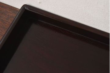 紫檀材　上品な漆塗りが魅力的なお盆(トレー)