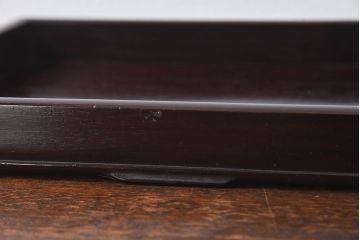 紫檀材　上品な漆塗りが魅力的なお盆(トレー)