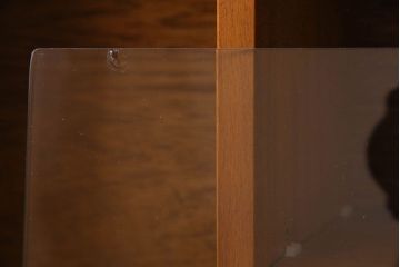 ヴィンテージ家具　イギリスビンテージ　チーク材　シンプルなデザインのサイドキャビネット(サイドボード)