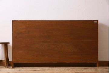 ヴィンテージ家具　イギリスビンテージ　チーク材　シンプルなデザインのサイドキャビネット(サイドボード)