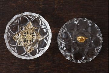 アンティーク雑貨　イギリスビンテージ　エレガントなガラス製小物入れ