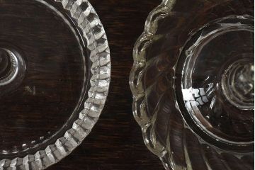 アンティーク雑貨　イギリスビンテージ　ガラス製のシンプルなリングホルダー2個セット