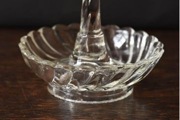 アンティーク雑貨　イギリスビンテージ　ガラス製のシンプルなリングホルダー2個セット