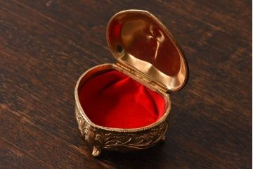 アンティーク雑貨　イギリスアンティーク　可愛らしいハート形のジュエリーケース(小物入れ、小物収納箱)