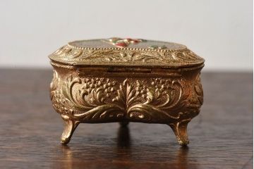 アンティーク雑貨　イギリスアンティーク　可愛らしいハート形のジュエリーケース(小物入れ、小物収納箱)