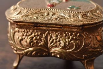 アンティーク雑貨　イギリスアンティーク　可愛らしいハート形のジュエリーケース(小物入れ、小物収納箱)