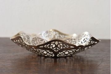 アンティーク雑貨　イギリスビンテージ　美しい透かし模様のシルバープレート(トレー)