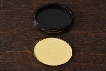 アンティーク雑貨　イギリスアンティーク　磁器製　ゴシックなデザインのピルケース(小物入れ)