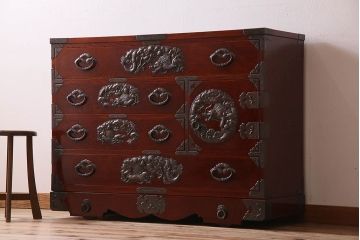 中古　伝統工芸　手打ち金具　上質な岩谷堂箪笥・四尺整理箪笥(車箪笥、衣装箪笥)(定価140万円)