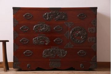 中古　伝統工芸　手打ち金具　上質な岩谷堂箪笥・四尺整理箪笥(車箪笥、衣装箪笥)(定価140万円)