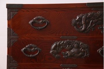 中古　伝統工芸　手打ち金具　上質な岩谷堂箪笥・四尺整理箪笥(車箪笥、衣装箪笥)(定価140万円)