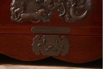 中古　伝統工芸　手打ち金具　上質な岩谷堂箪笥・四尺整理箪笥(車箪笥、衣装箪笥)(定価140万円)