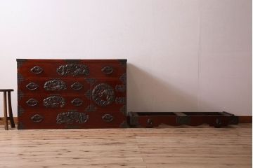 中古　伝統工芸　手打ち金具　上質な岩谷堂箪笥・四尺整理箪笥(車箪笥、衣装箪笥)(定価140万円)
