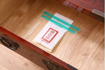 中古　伝統工芸　手打ち金具　上質な岩谷堂箪笥・四尺整理箪笥(車箪笥、衣装箪笥)(定価140万円)