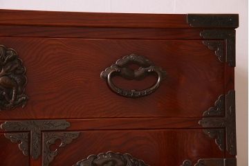 中古　伝統工芸　手打ち金具　上質な岩谷堂箪笥・四尺整理箪笥(車箪笥、衣装箪笥)(定価140万円)