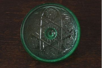 アンティーク雑貨　昭和レトロ　薄い緑色のプレスガラスの蓋付き器(小物入れ)
