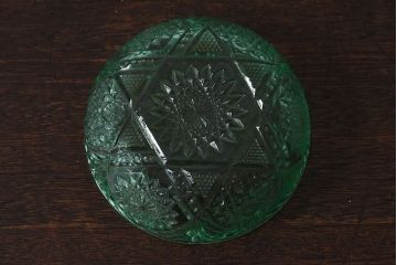 アンティーク雑貨　昭和レトロ　薄い緑色のプレスガラスの蓋付き器(小物入れ)