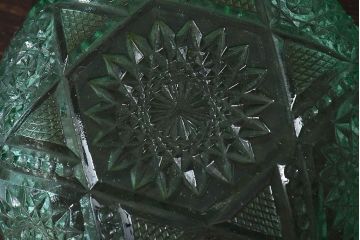 アンティーク雑貨　昭和レトロ　薄い緑色のプレスガラスの蓋付き器(小物入れ)