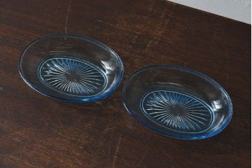 アンティーク雑貨　昭和レトロ　水色が涼しげなプレスガラス製の長皿(器)2枚セット